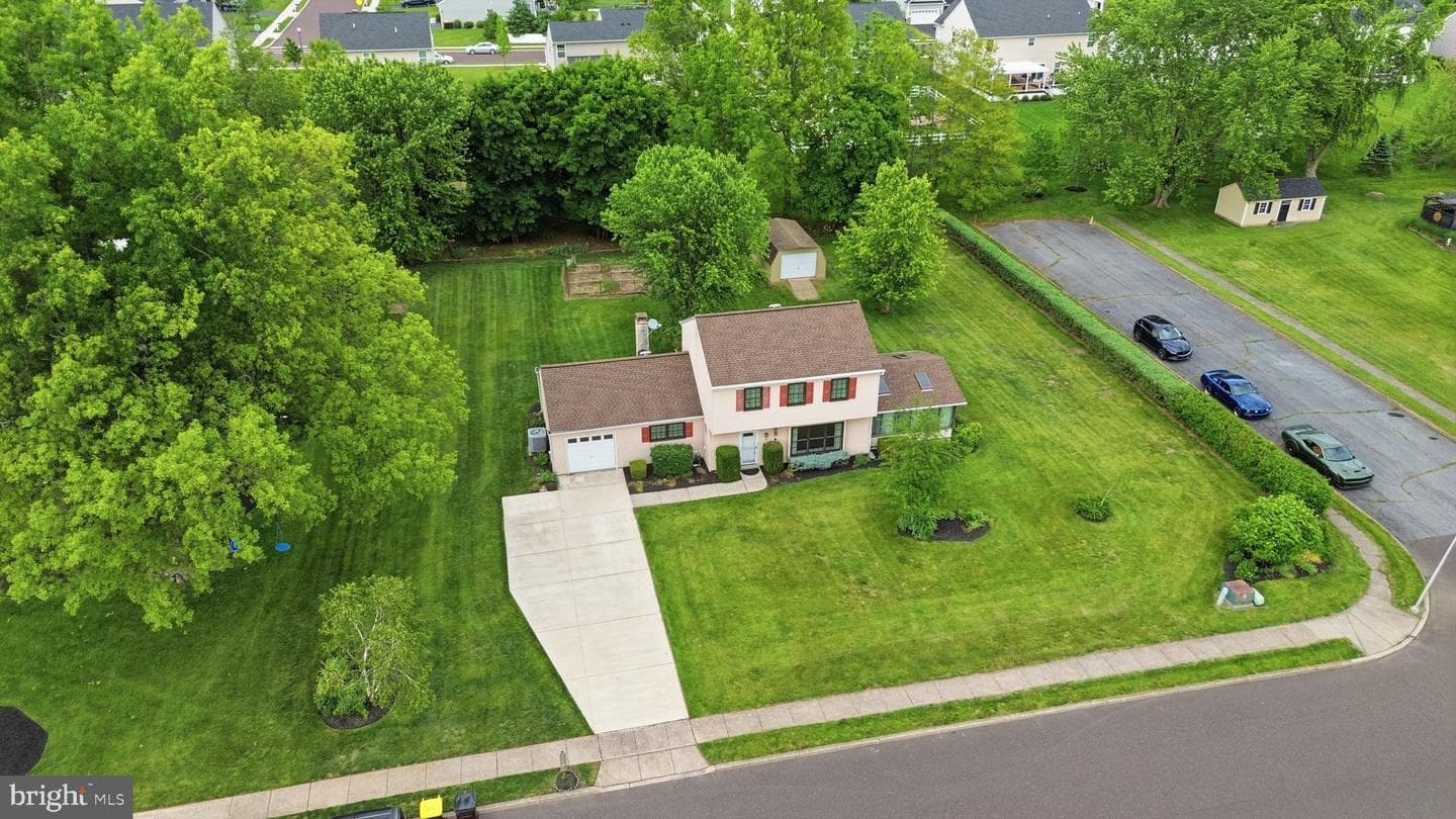 2049 Hawthorne Lane photo 33