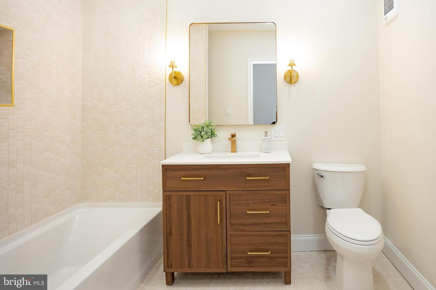 139 W Walnut Street photo 47