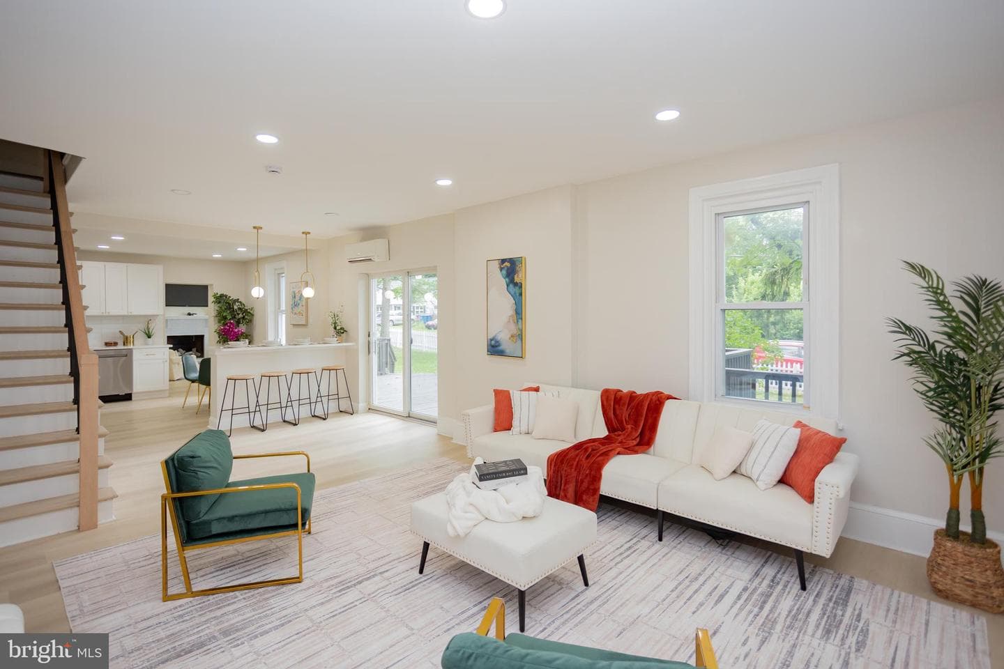 139 W Walnut Street photo 6