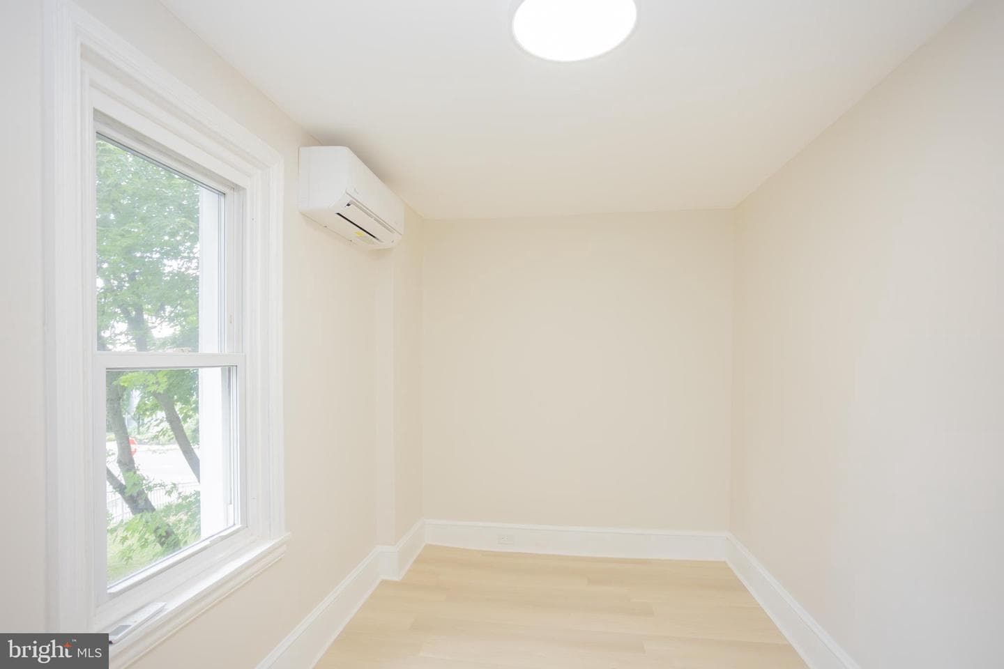 139 W Walnut Street photo 60