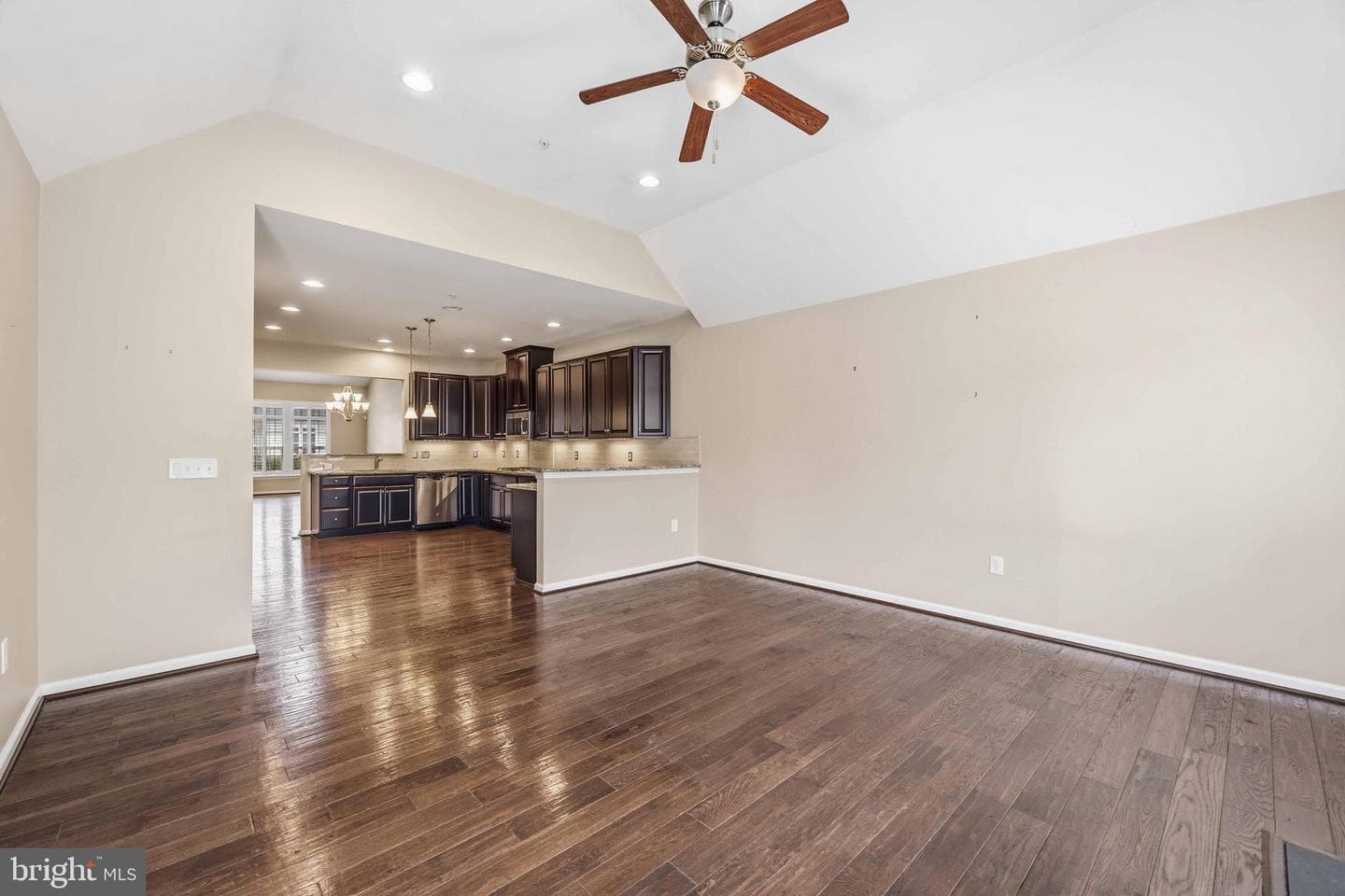 860 Reynards Run photo 25