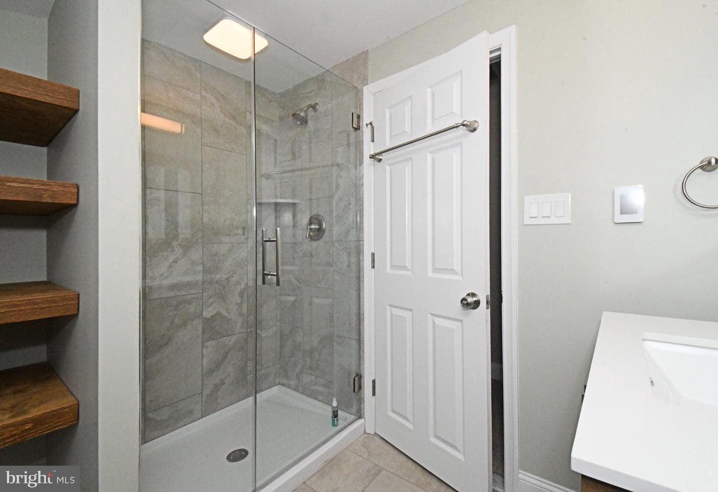 306 Independence Road photo 34