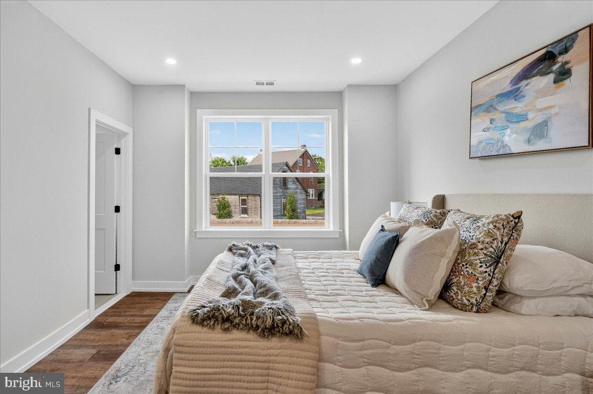 411 Isabelle Court #201 photo 37