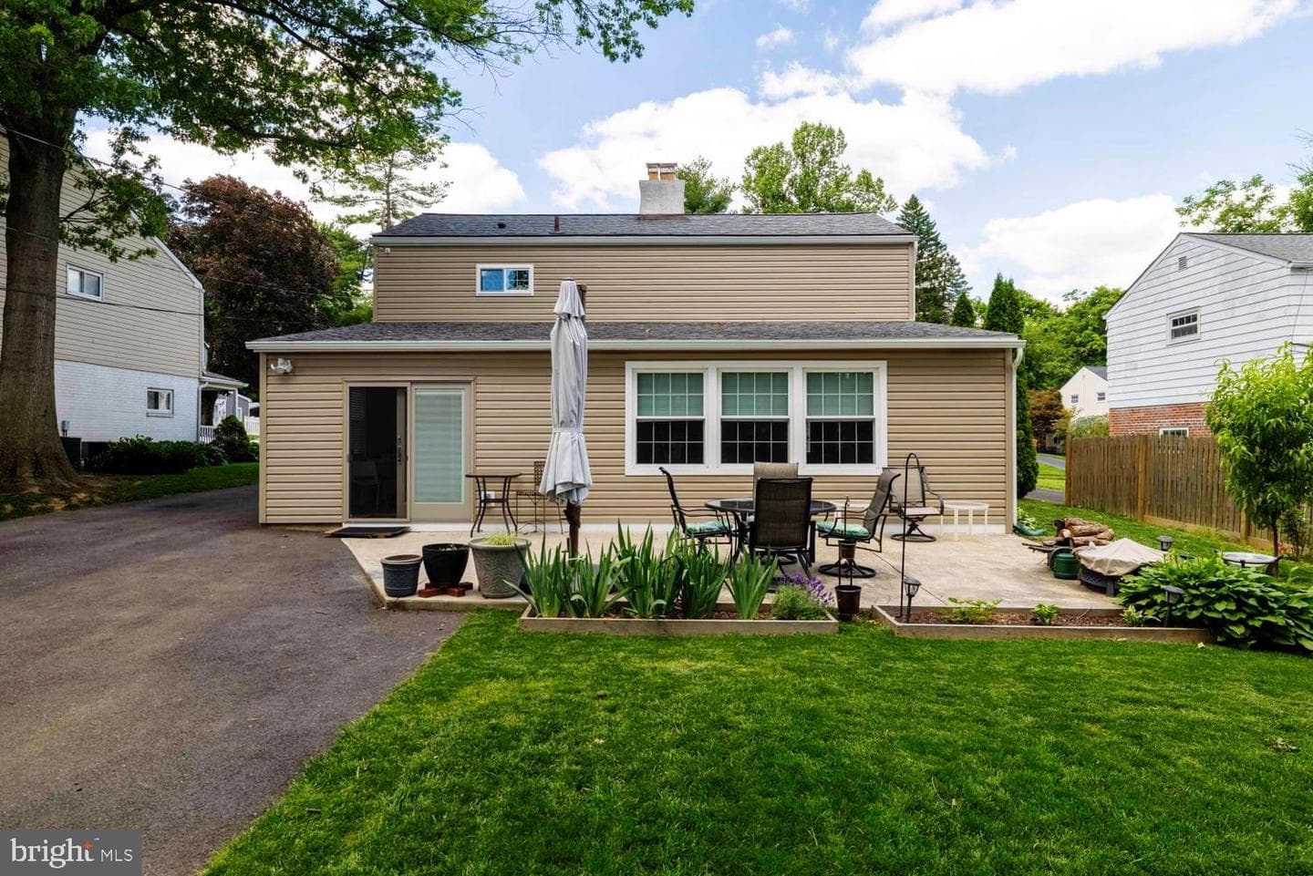 643 Edgley Avenue photo 32