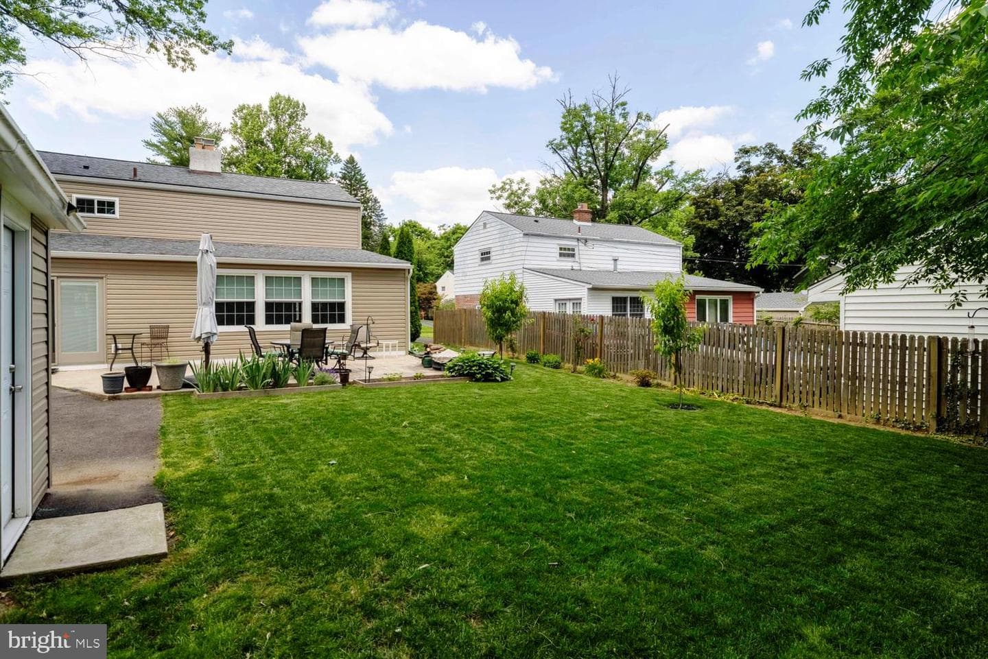 643 Edgley Avenue photo 33