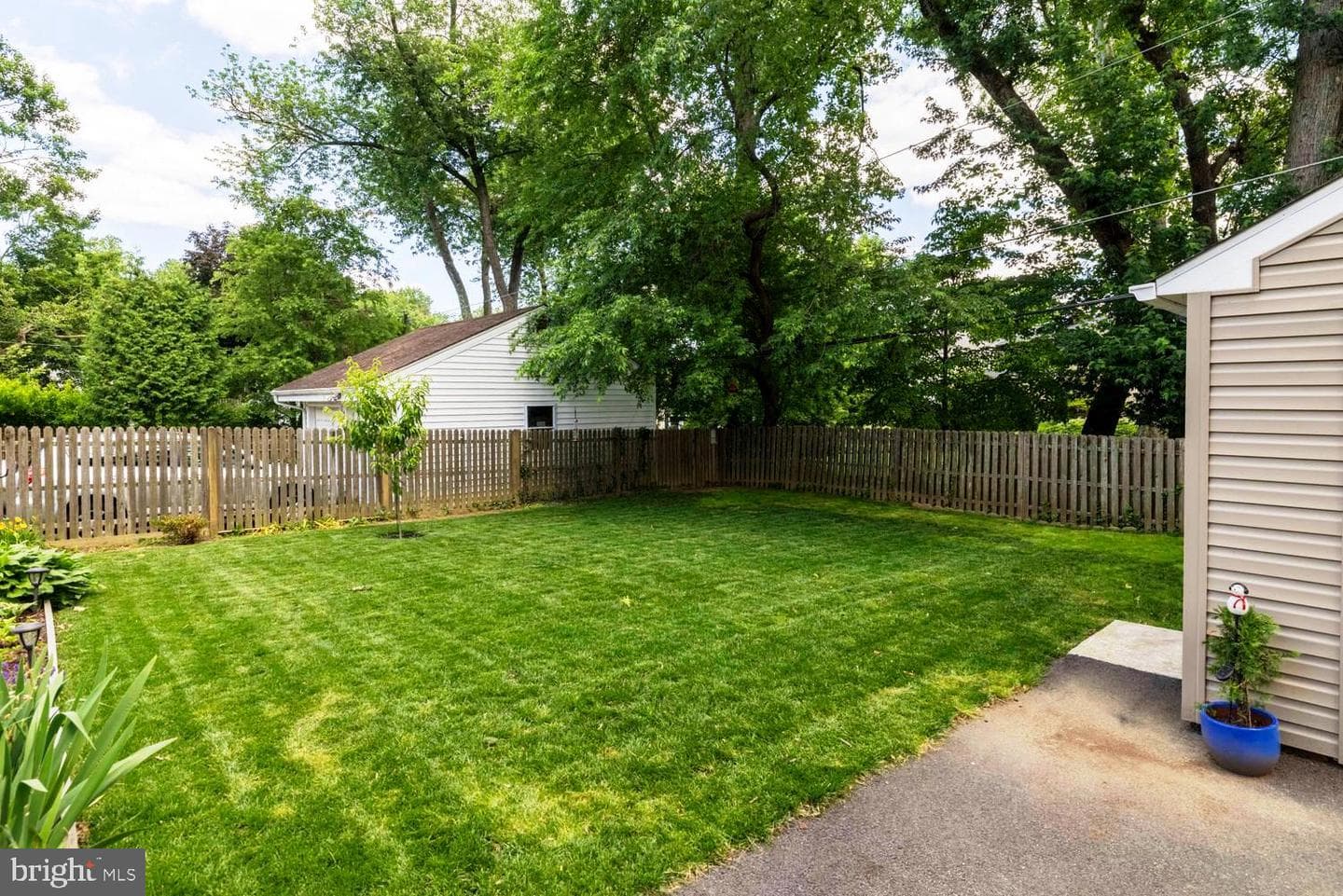 643 Edgley Avenue photo 35