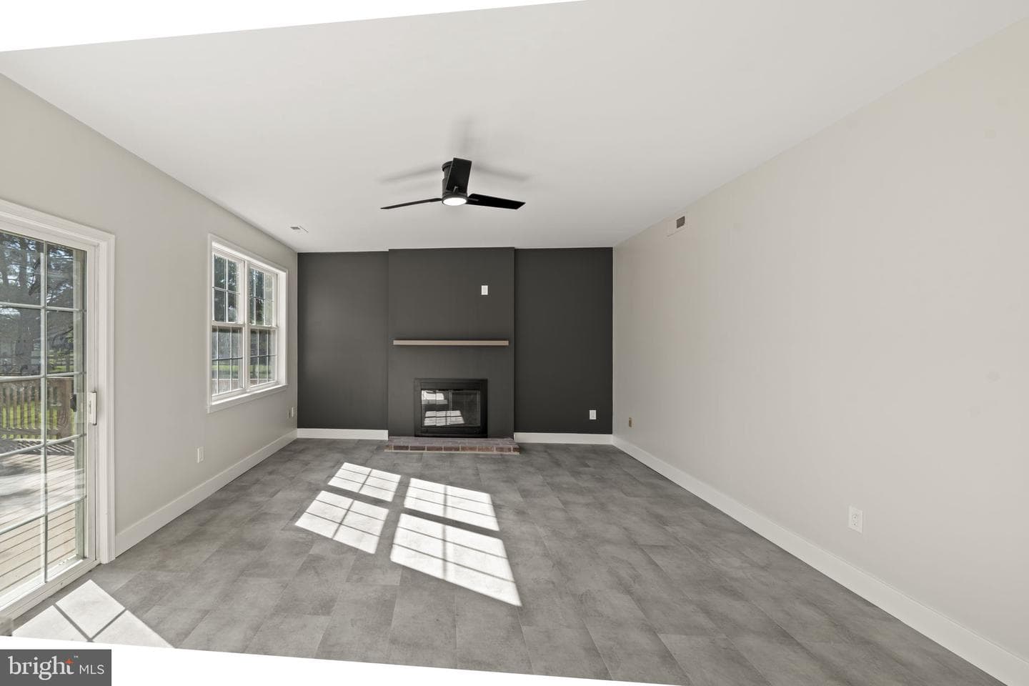 703 Gregory Drive photo 3
