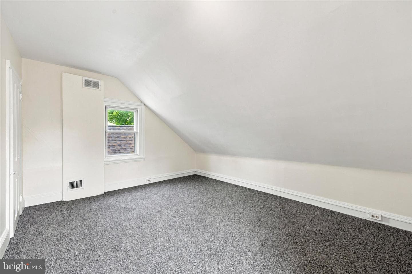 227 Greenfield Avenue photo 16