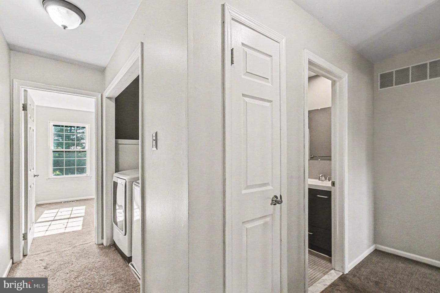 302 Somerset Court photo 24