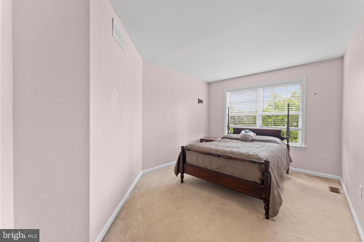 114 Lawrence Drive photo 28