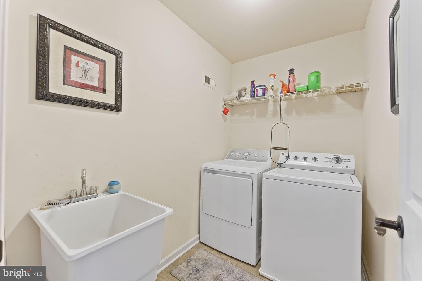 114 Lawrence Drive photo 30