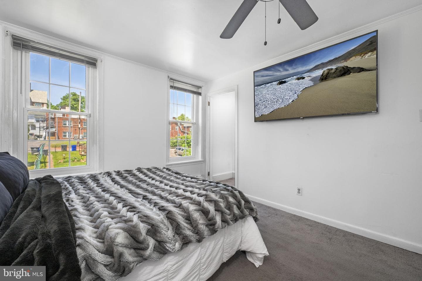 851 Queen Street photo 12