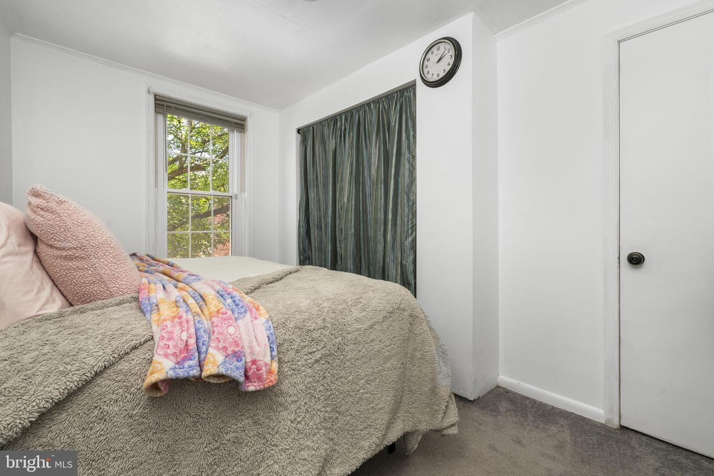 851 Queen Street photo 15