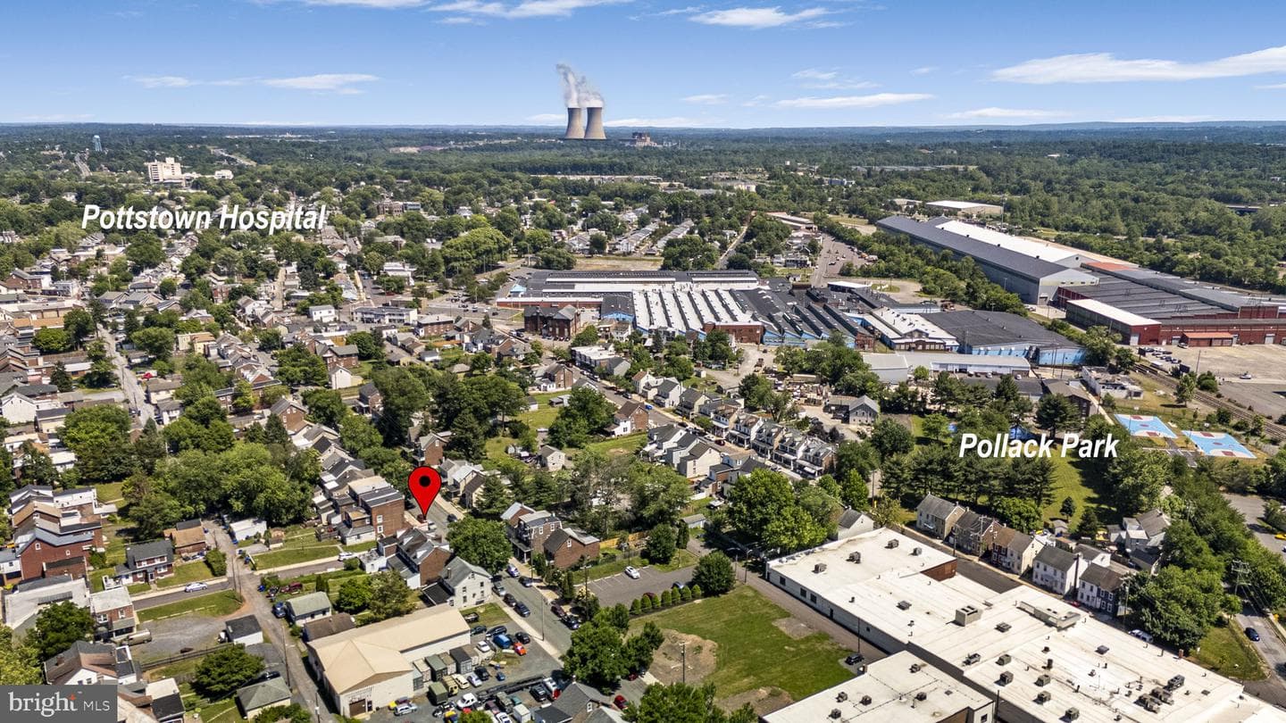 851 Queen Street photo 24