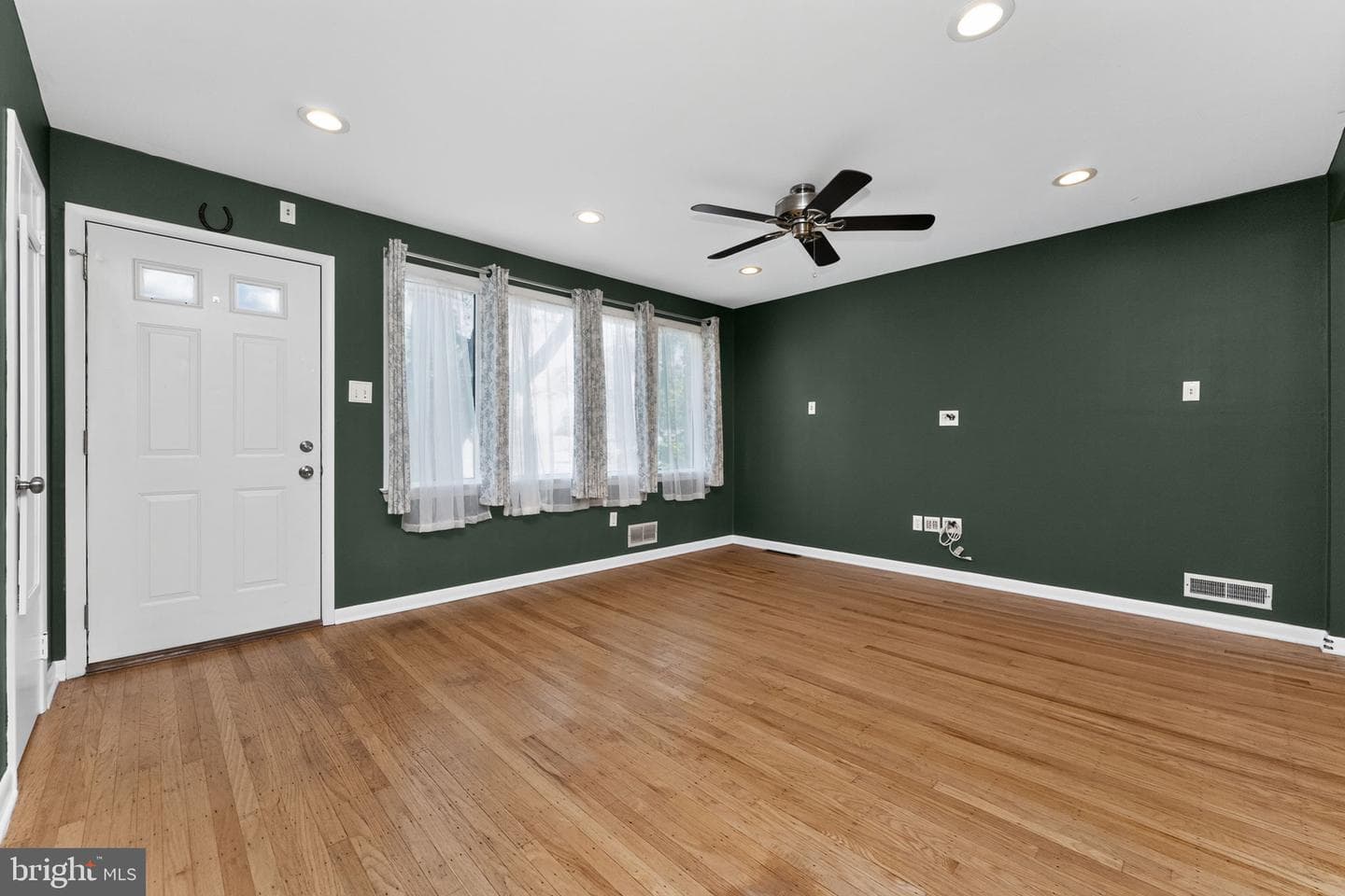 701 Abbey Lane photo 4