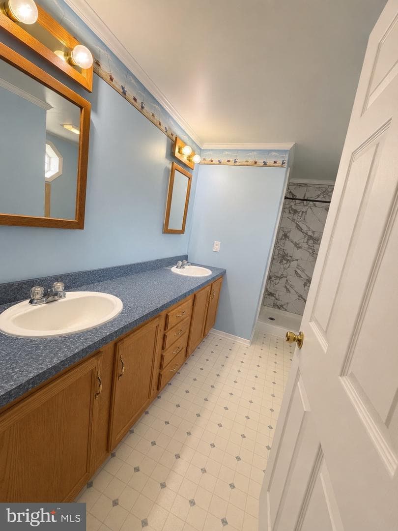 12 Longwood Court W photo 13