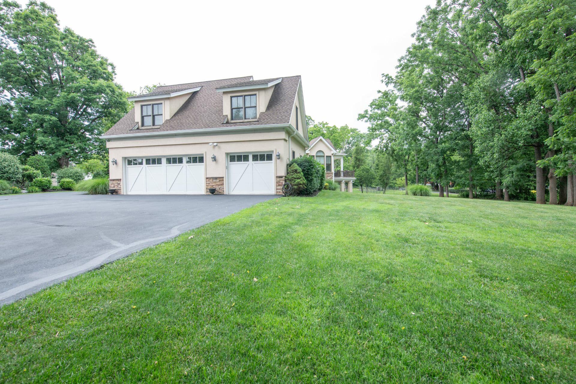 711 Moredon Road photo 28