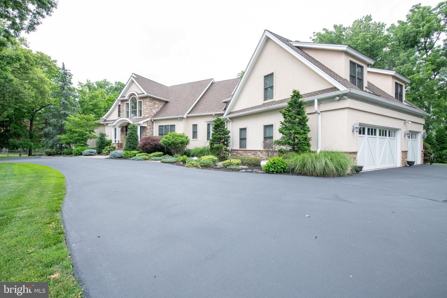 711 Moredon Road photo 30