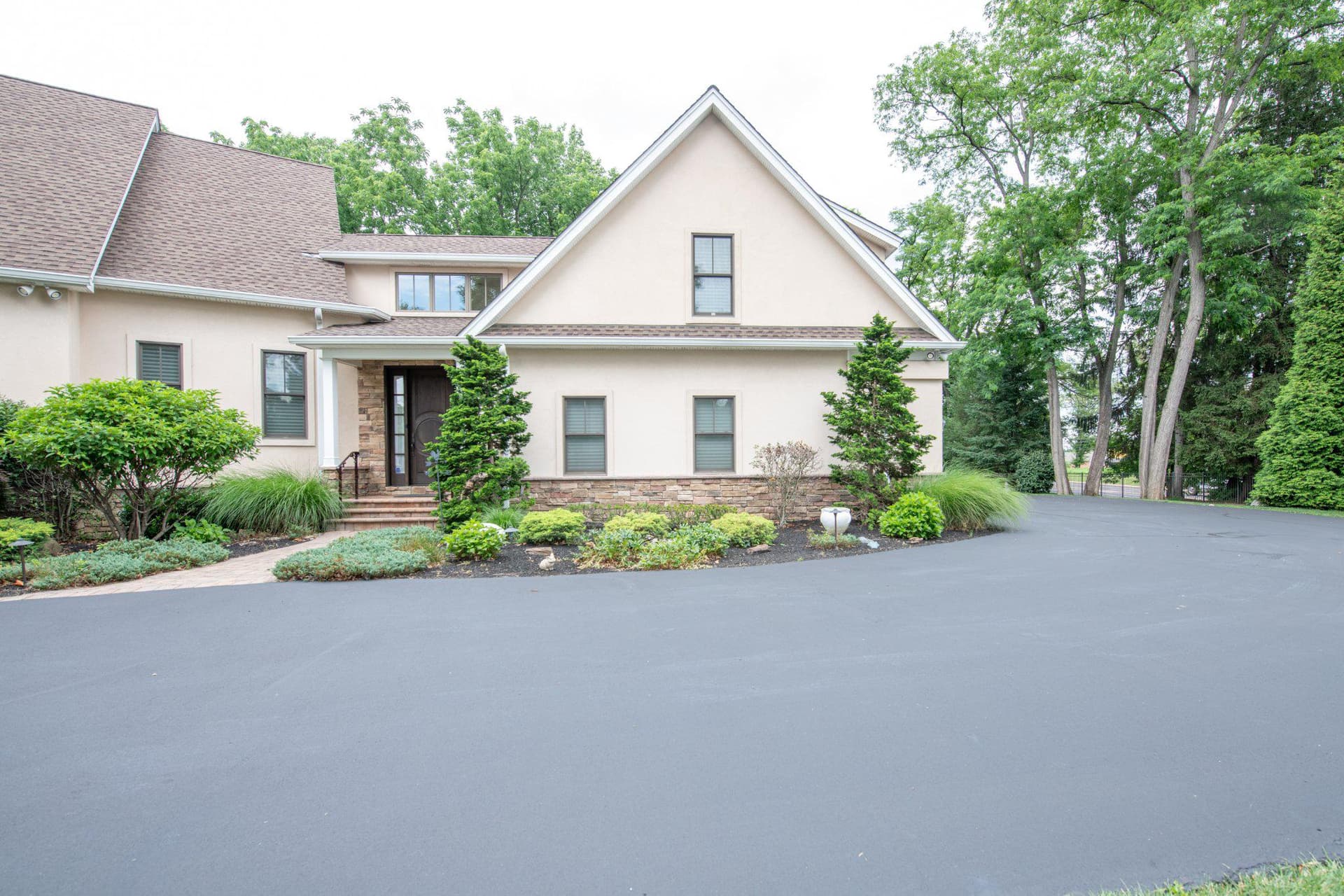 711 Moredon Road photo 33