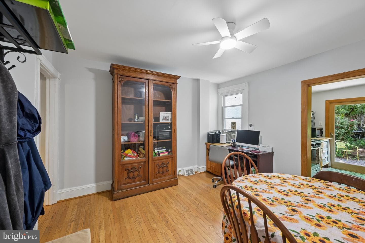 325 W Spring Avenue photo 11