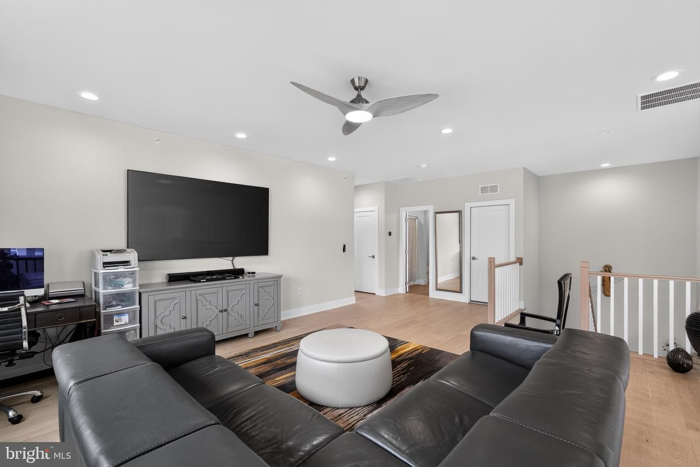 1100 Hewes Street photo 26