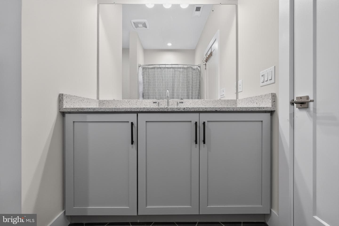 1100 Hewes Street photo 30