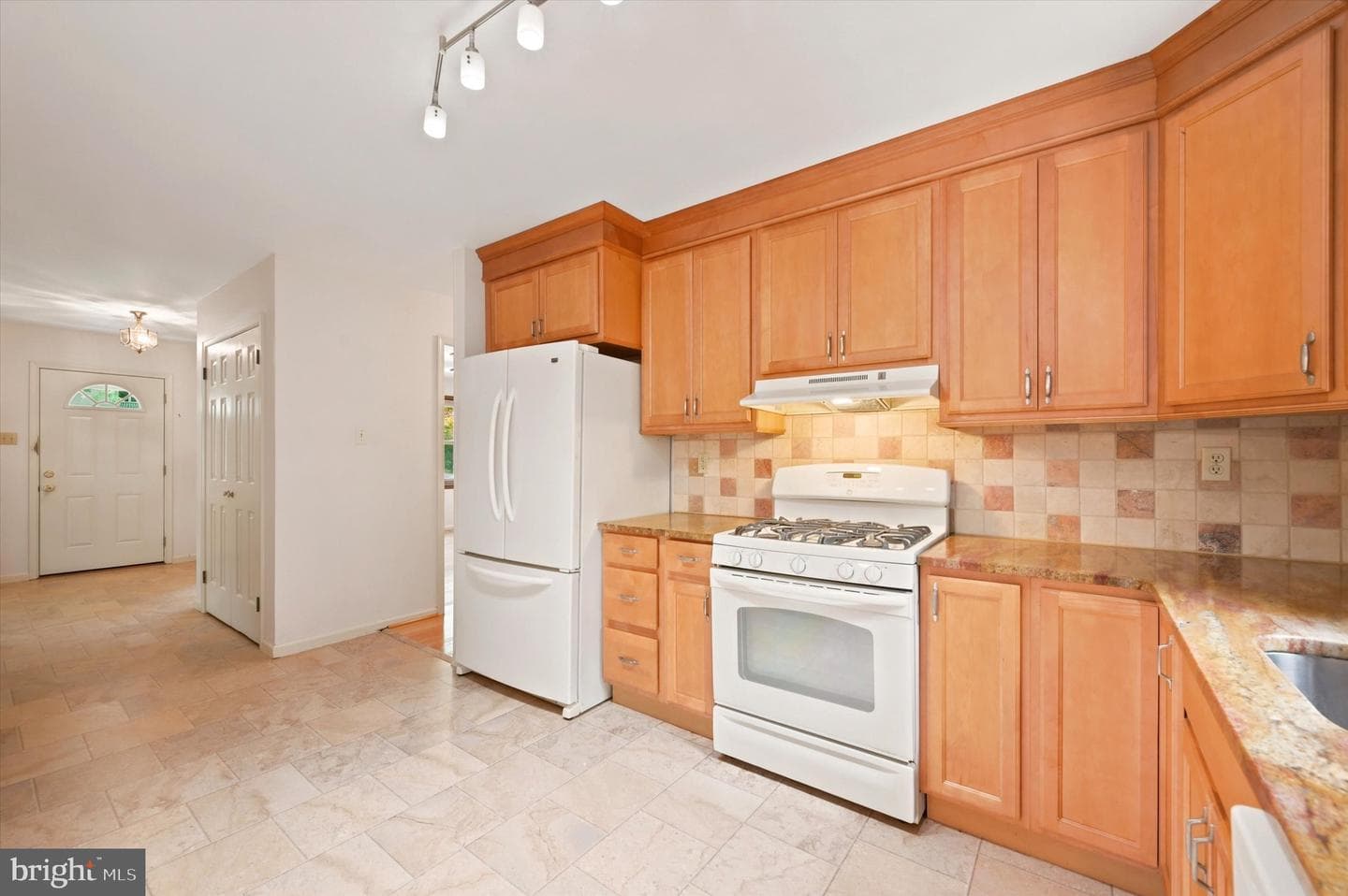 4 Locust Way photo 10