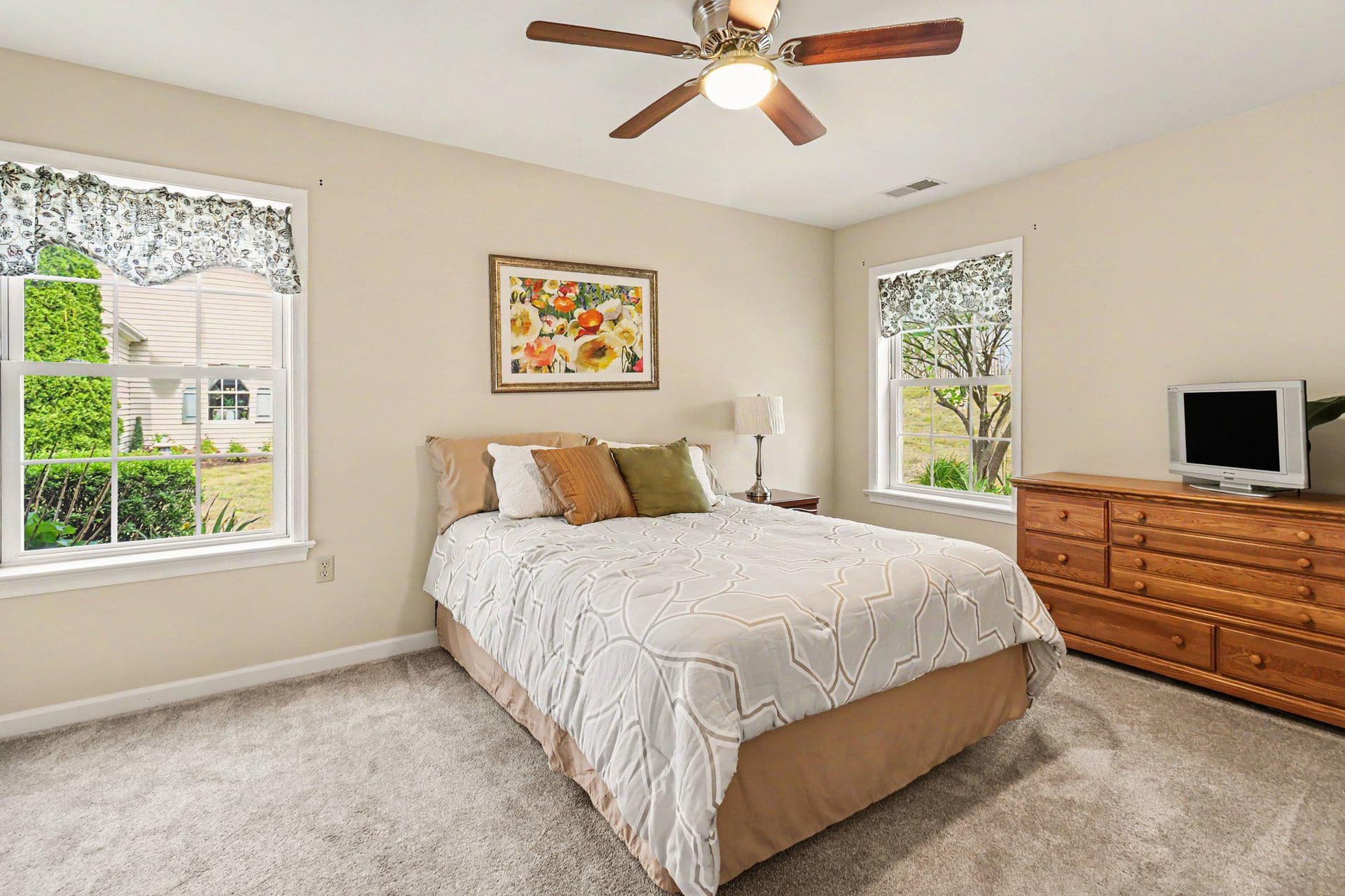 43 Ellen Circle photo 11