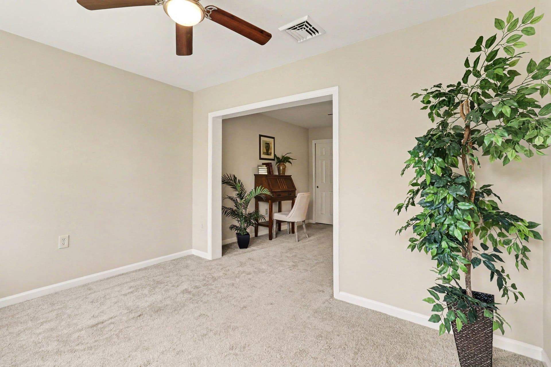 43 Ellen Circle photo 17