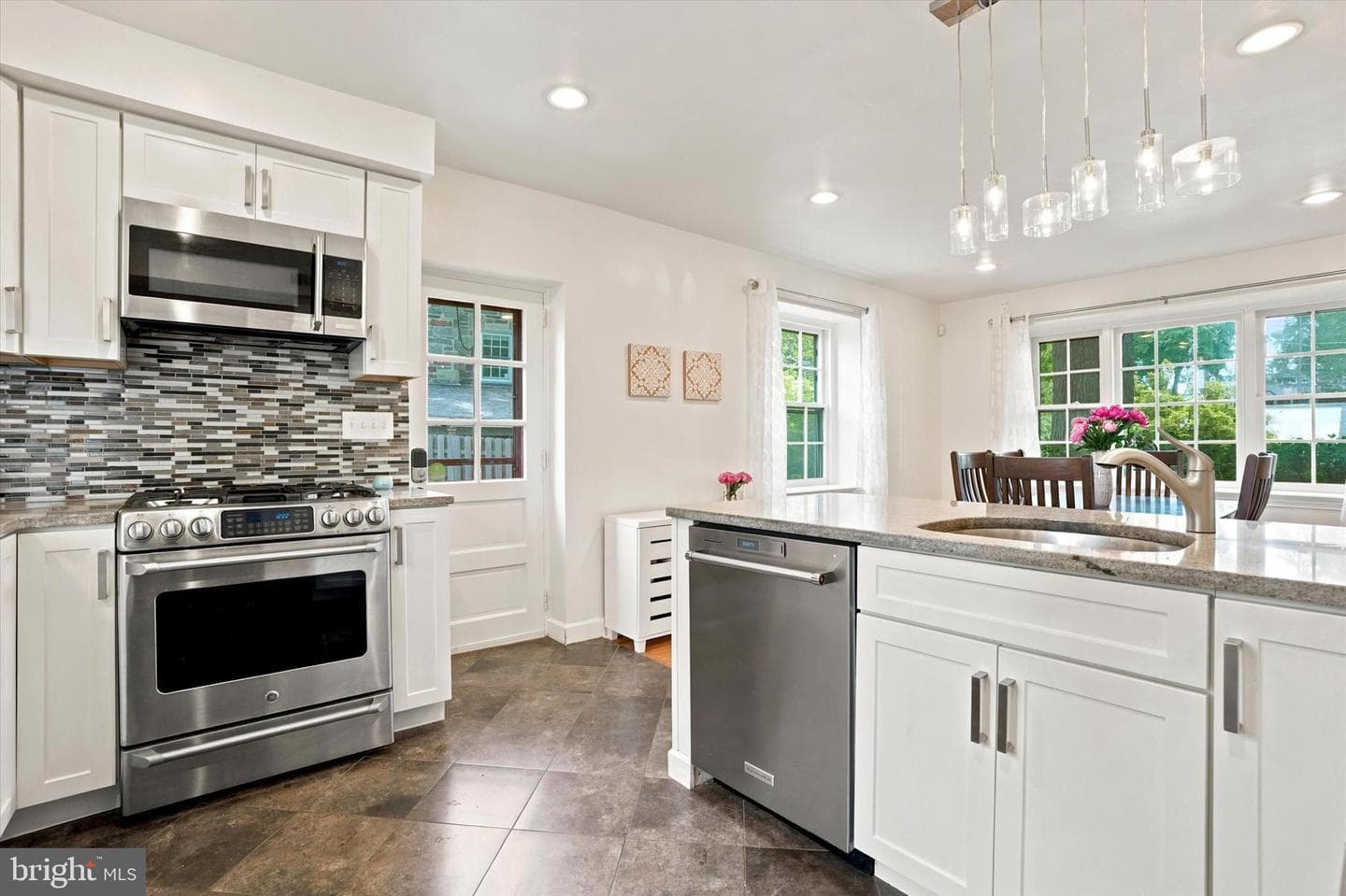 415 Charles Lane photo 14