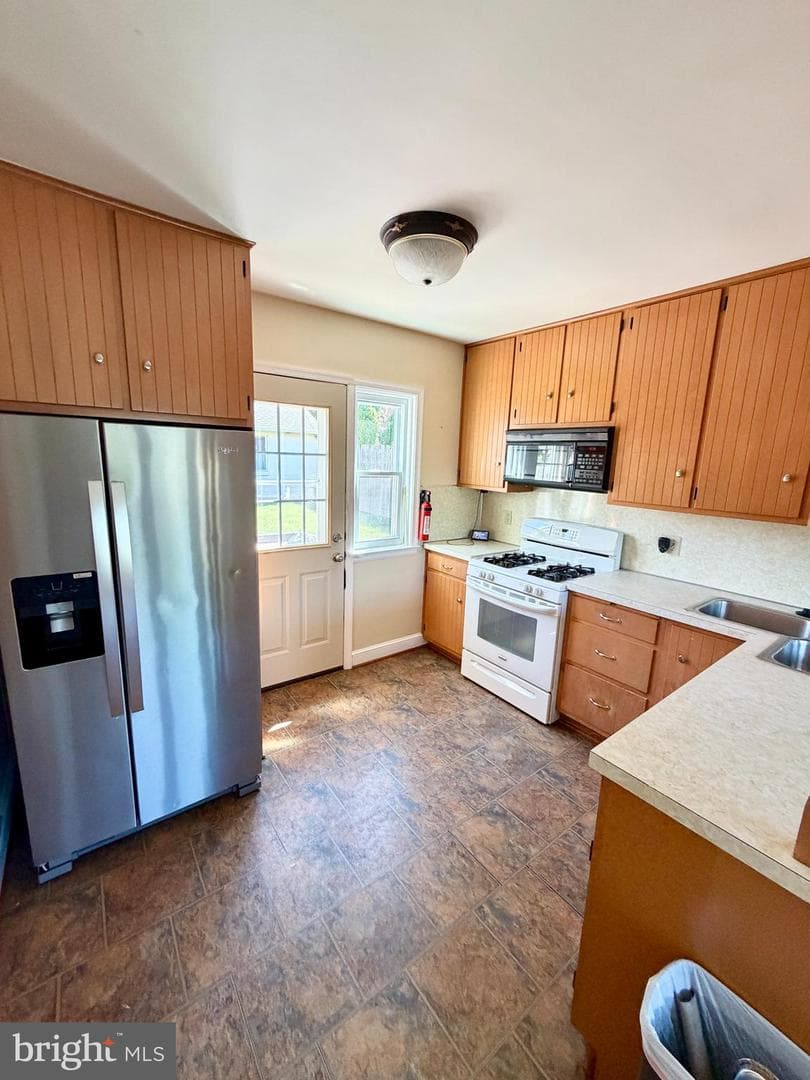 1421 Cherry Lane photo 22