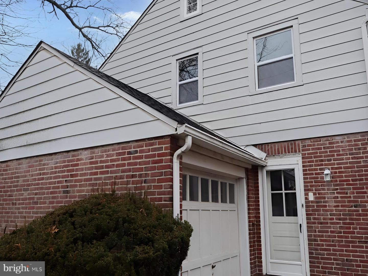 1516 Surrey Lane photo 3