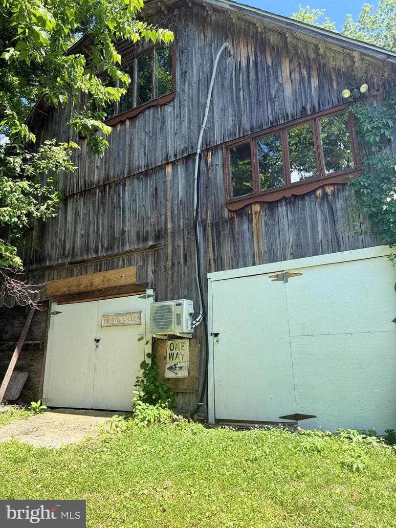 1630 Salford St photo 40
