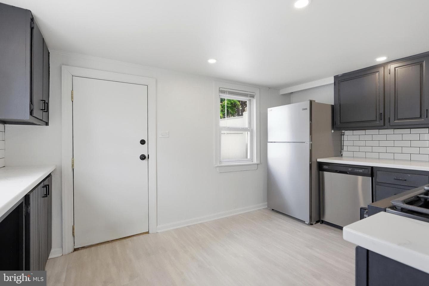 712 Wells Street photo 9