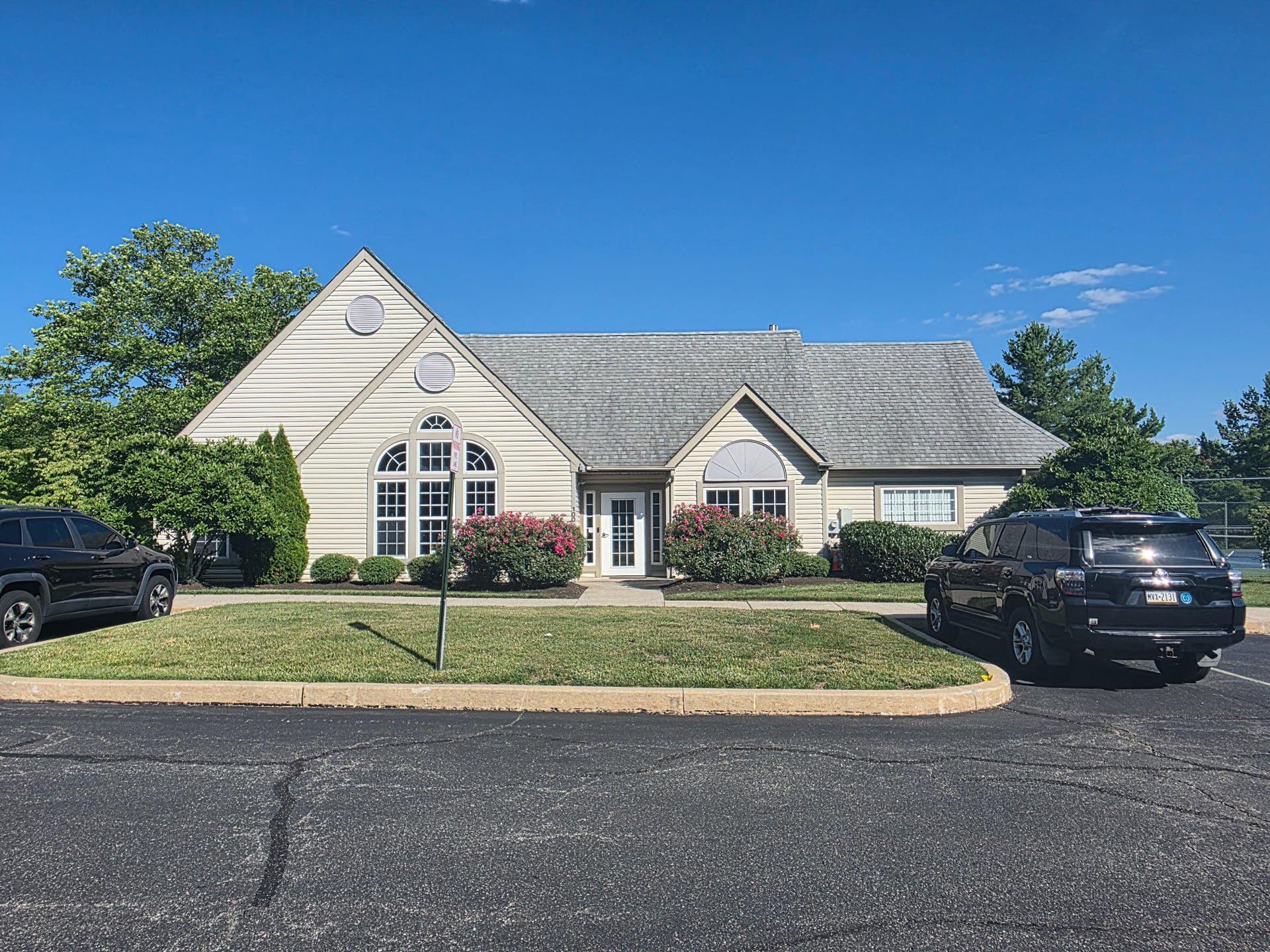 240 Cobblestone Court photo 23