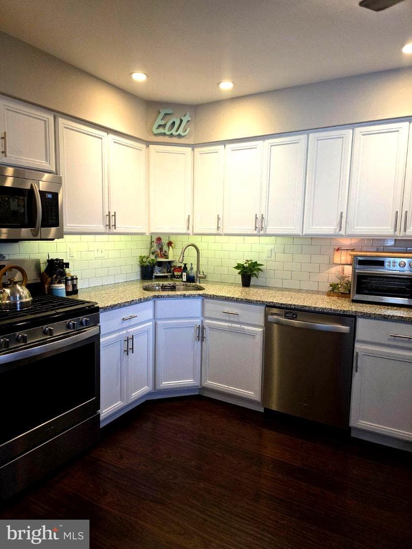240 Cobblestone Court photo 8