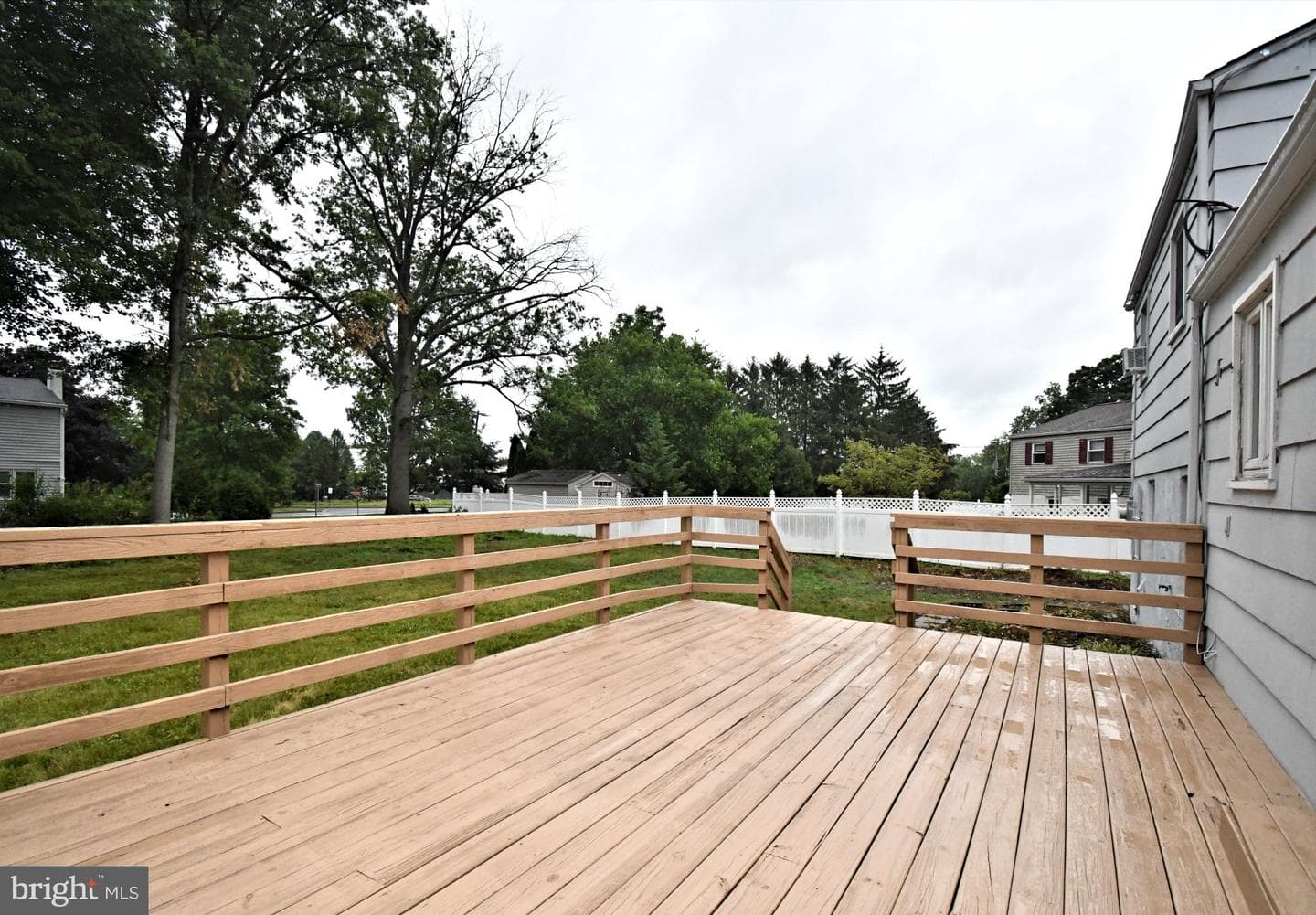 1017 Emerald Avenue photo 28