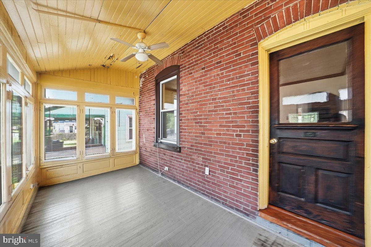 16 W Spring Avenue photo 3