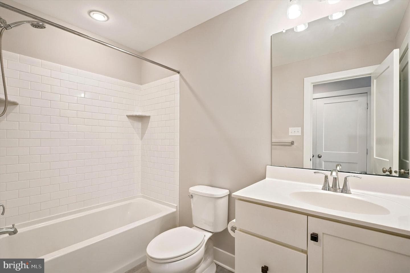 35 Third Avenue photo 28