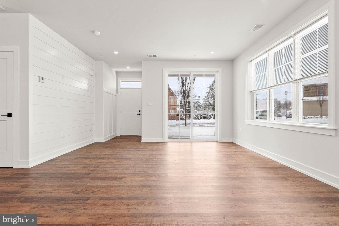 417 Isabelle Court #201 photo 3