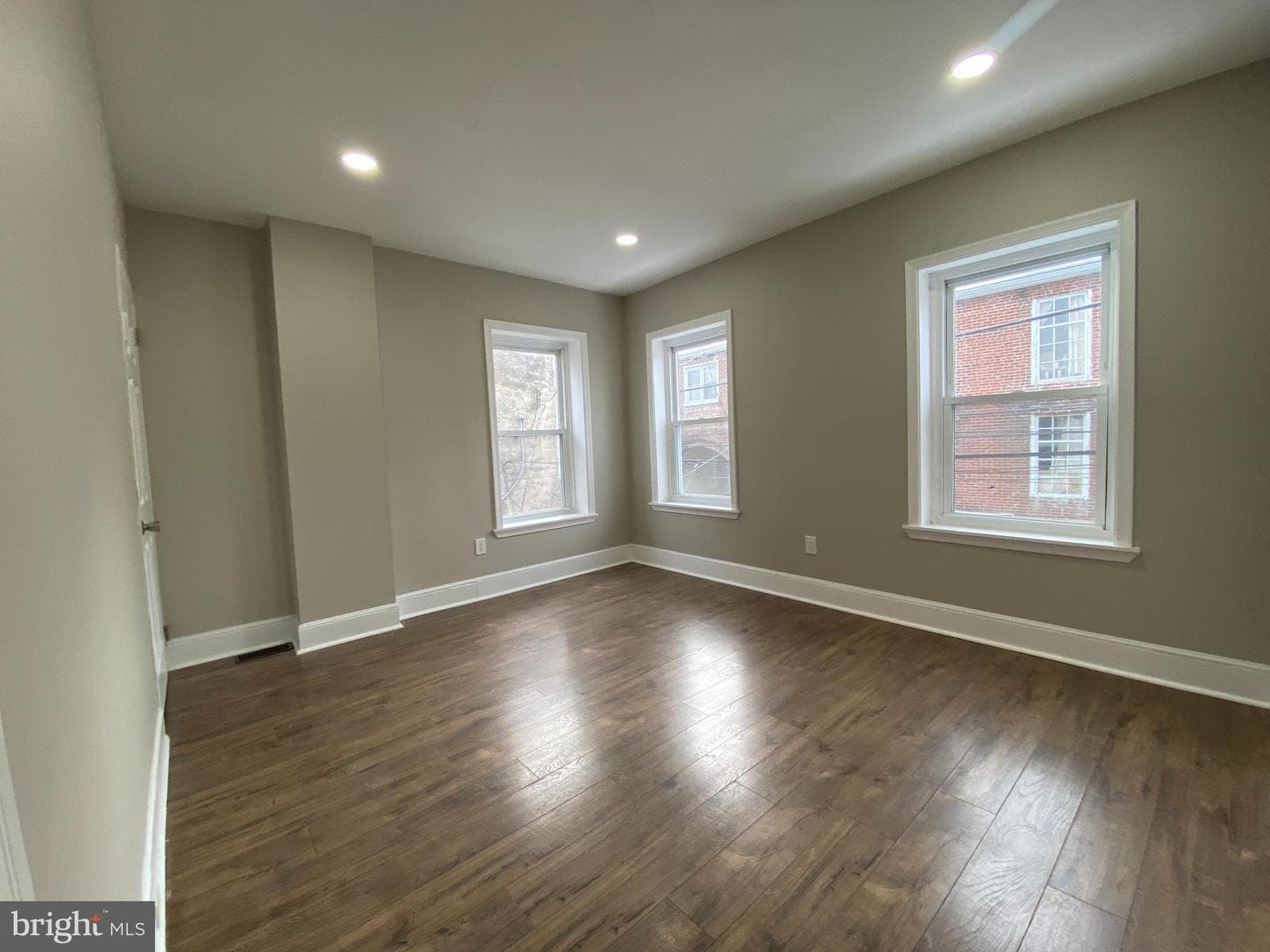 220 Pearl St photo 14