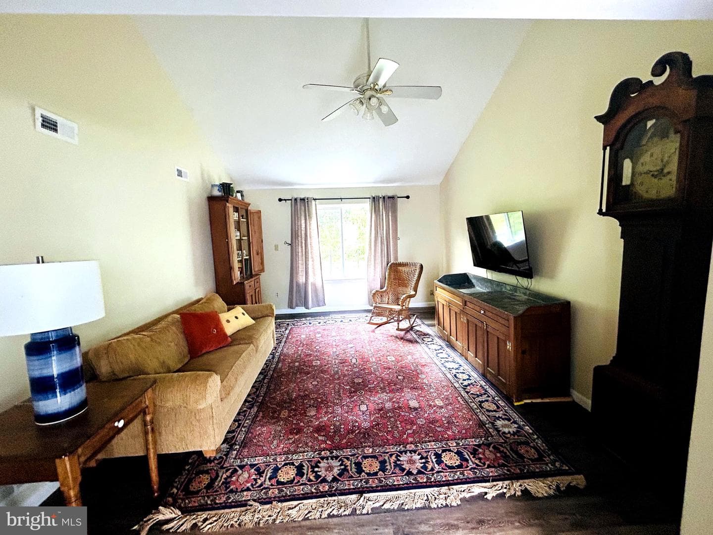 611 Bridge Street photo 3