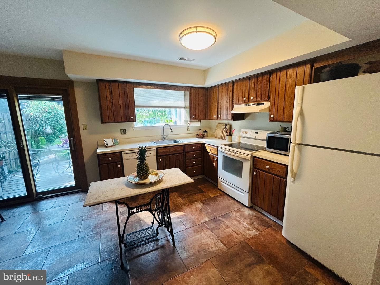 611 Bridge Street photo 6