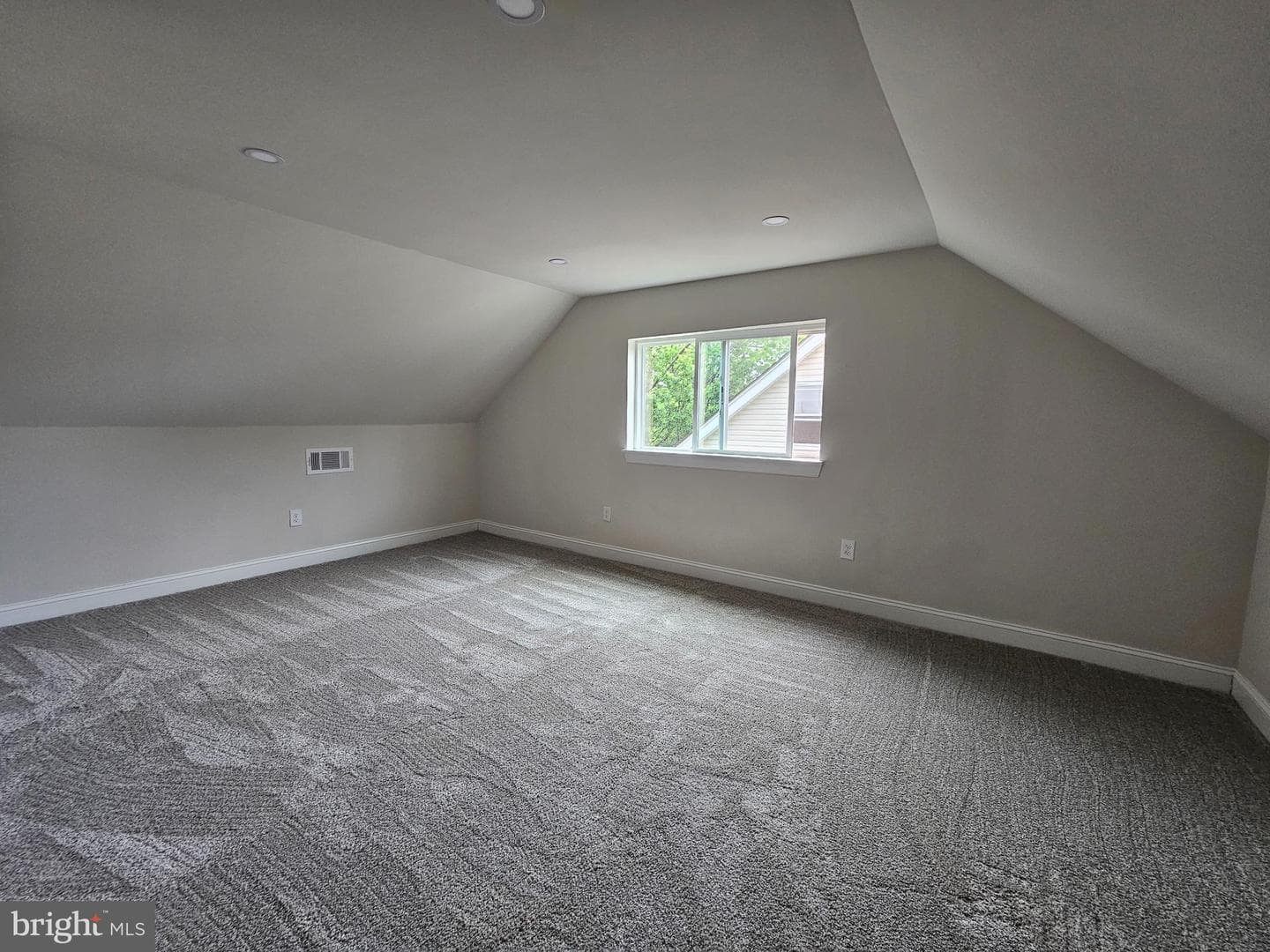 321 Elm Avenue photo 11