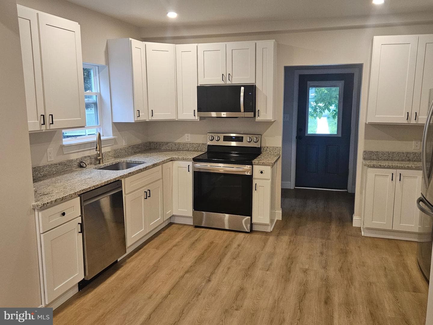 321 Elm Avenue photo 4