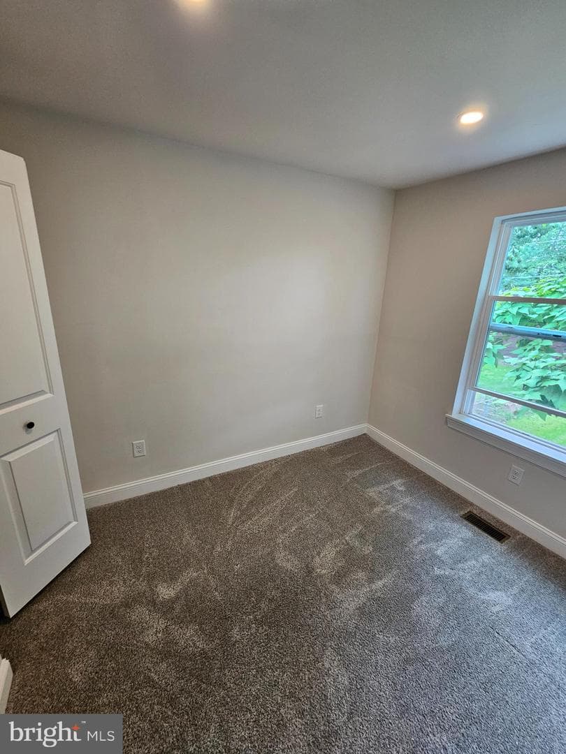 321 Elm Avenue photo 8