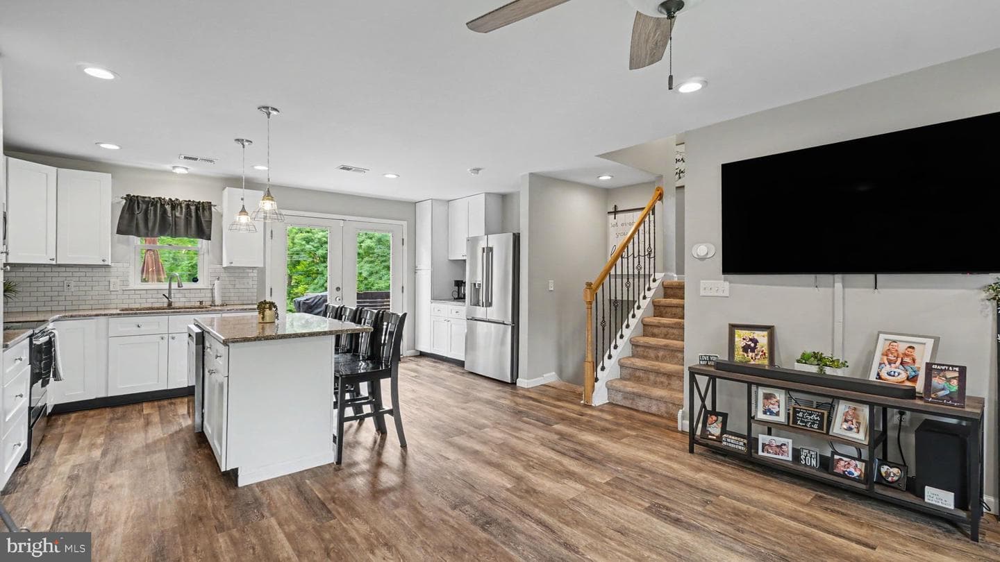 493 Adrian Road photo 10