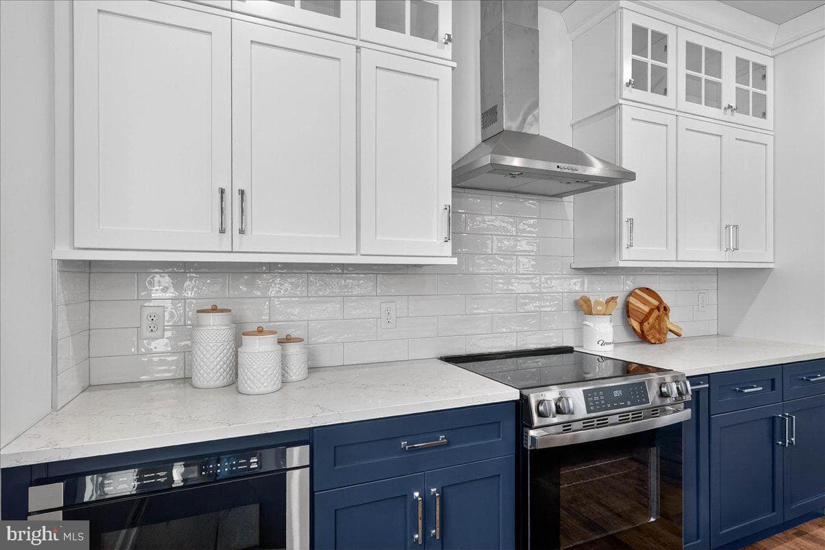 415 Isabelle Court #201 photo 11