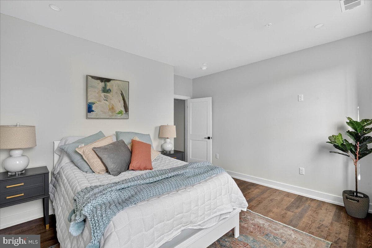 415 Isabelle Court #201 photo 20