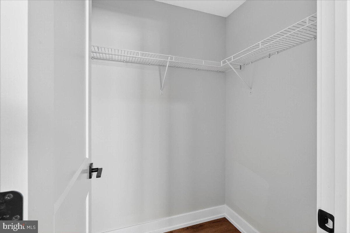 415 Isabelle Court #201 photo 23